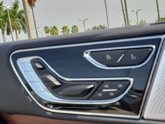 Certified 2024 Lincoln Navigator Reserve AWD/4WD image 25