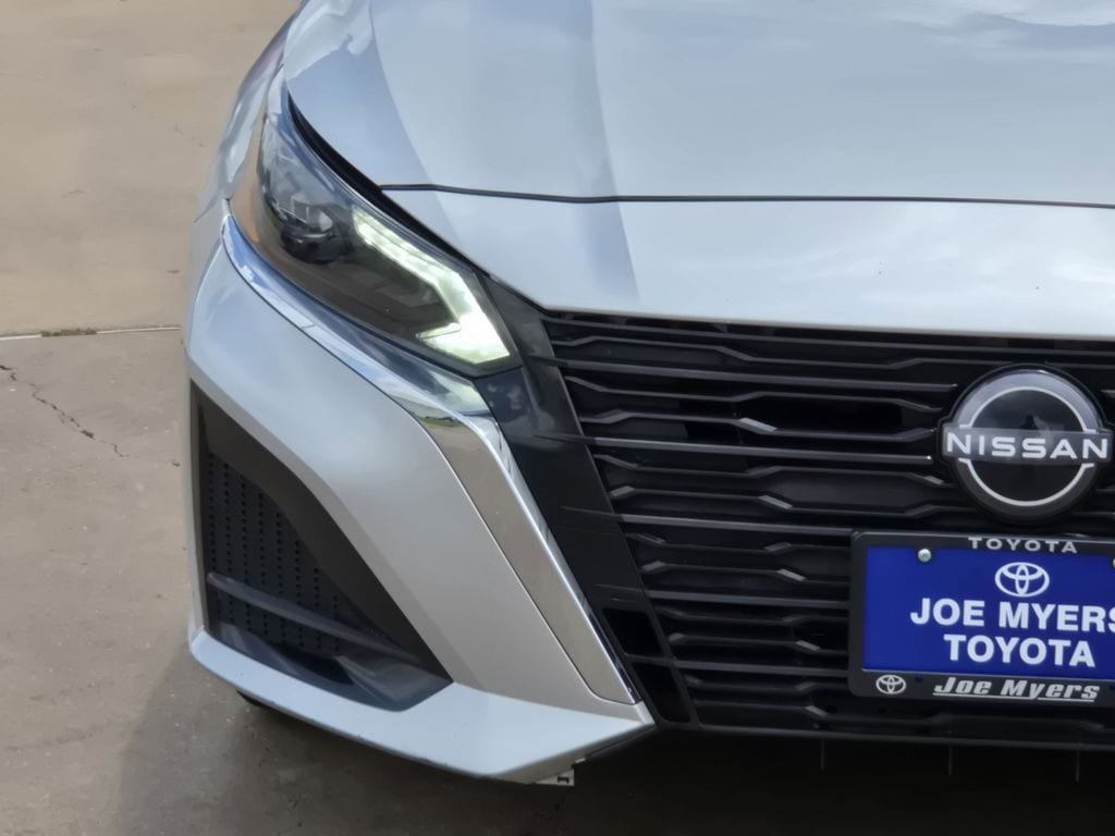 Used 2024 Nissan Altima 2.5 SV FWD image 5