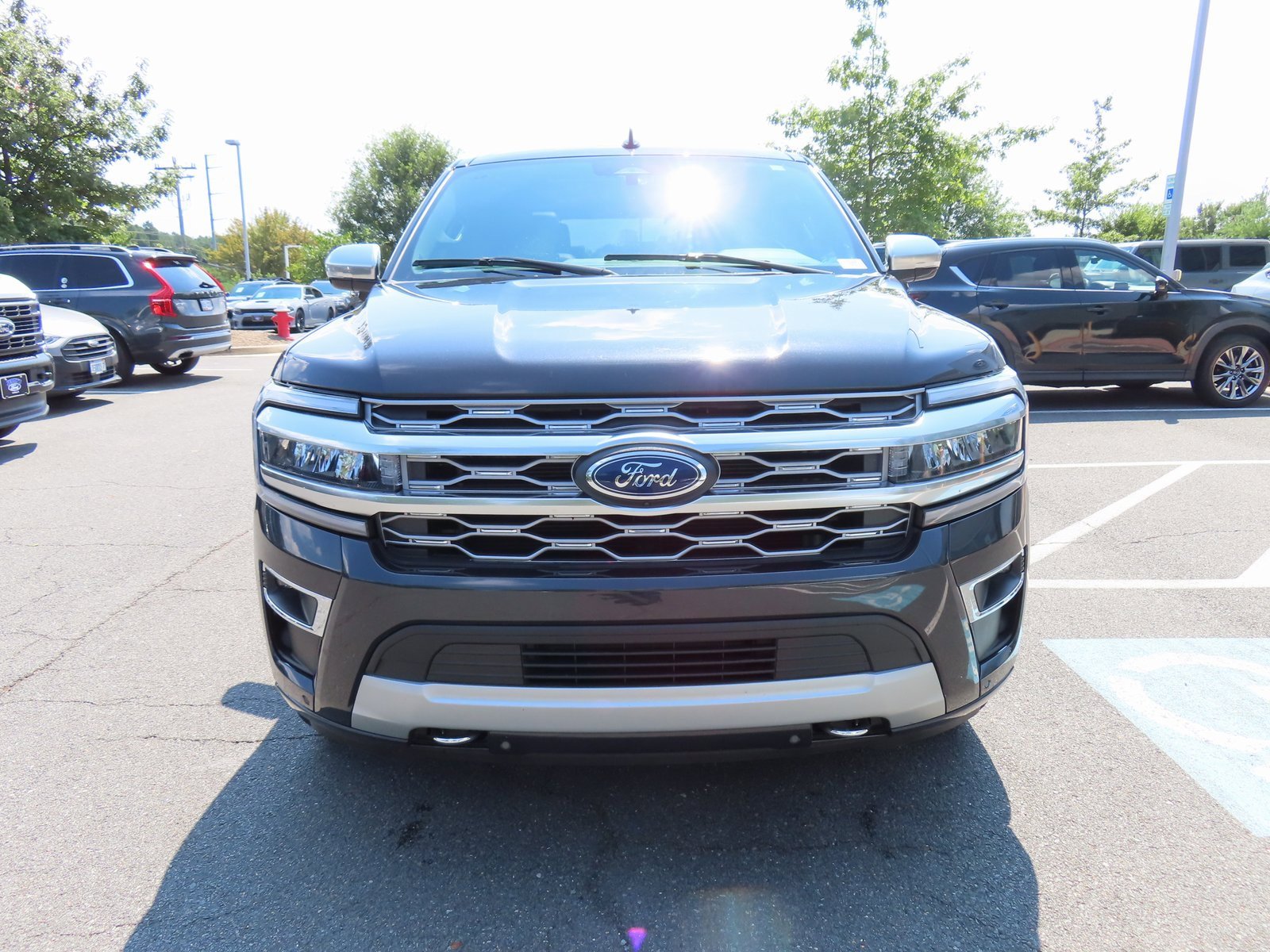 Used 2023 Ford Expedition Platinum image 2