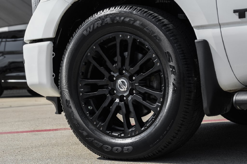 Used 2019 Nissan Titan SL w/ Midnight Edition RWD image 60
