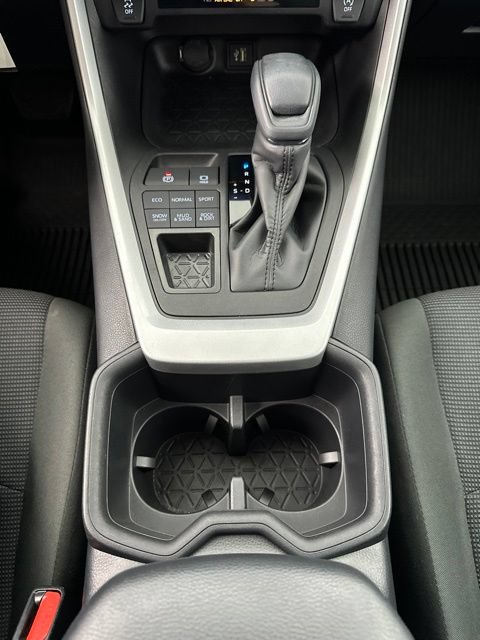 Used 2023 Toyota RAV4 LE AWD/4WD image 18