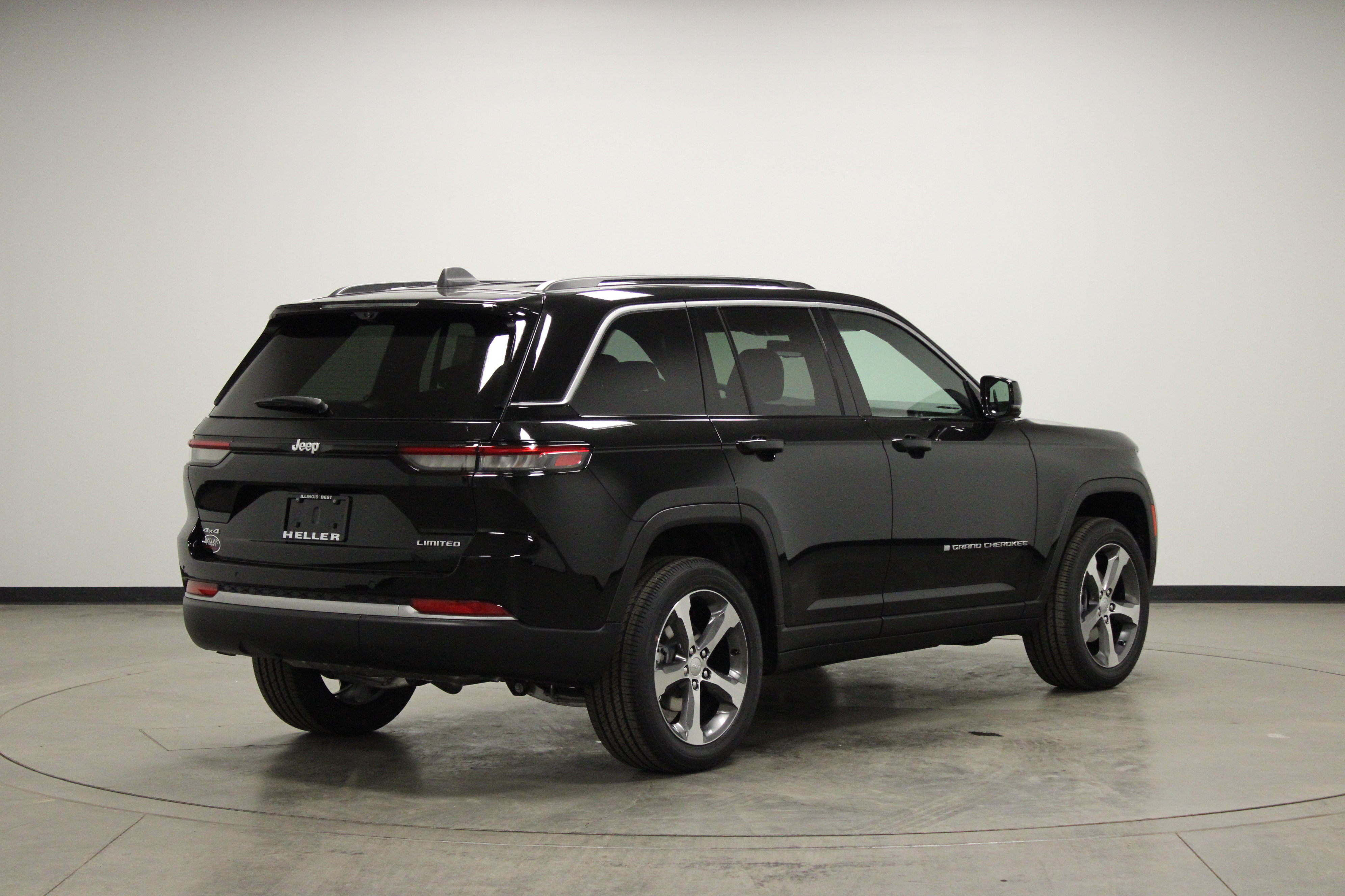 New 2026 Jeep Grand Cherokee Limited w/ Luxury Tech Group II AWD/4WD image 8