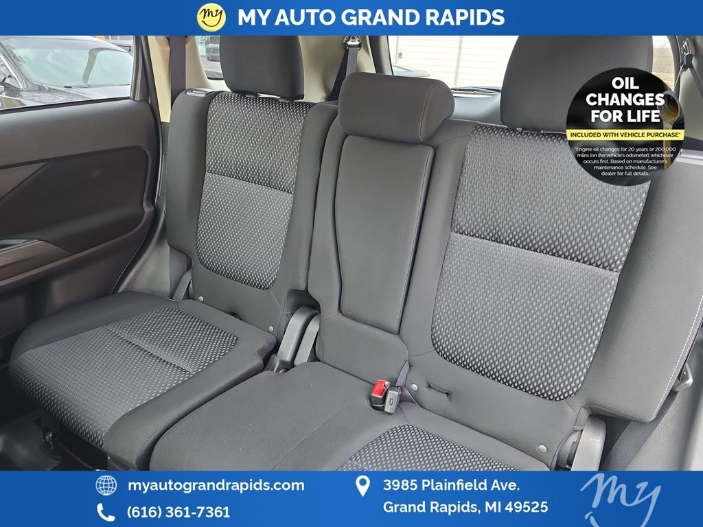 Used 2017 Mitsubishi Outlander SE image 27