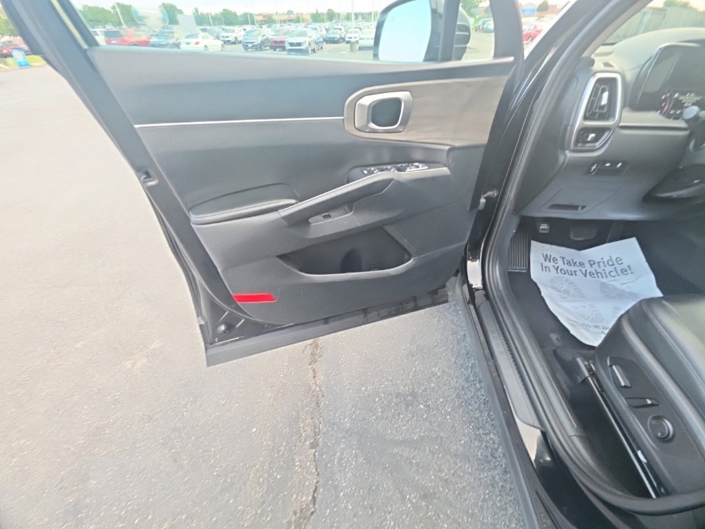 Used 2023 Kia Sorento S AWD/4WD image 13