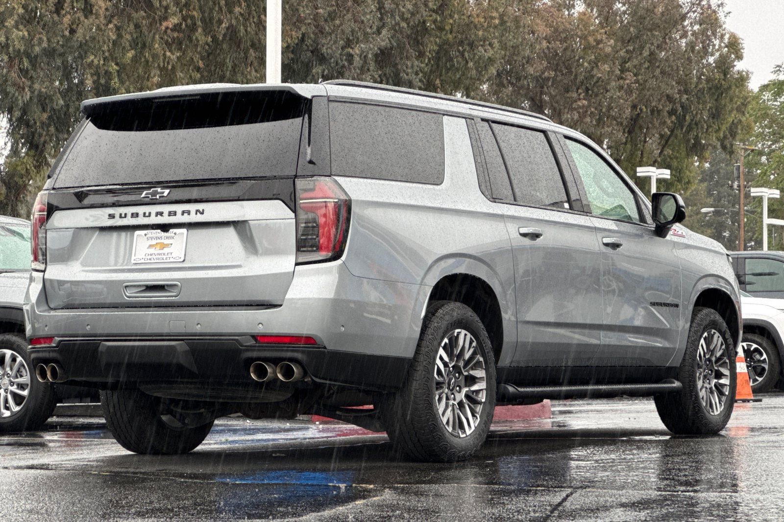 Used 2025 Chevrolet Suburban Z71 AWD/4WD image 5