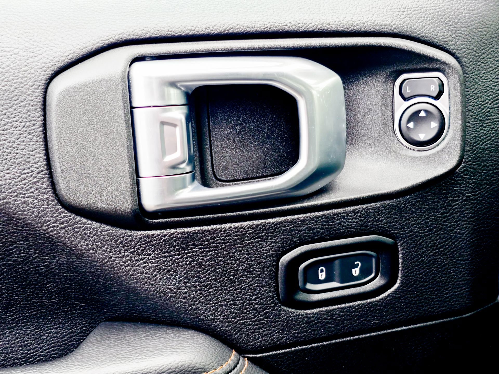 Used 2022 Jeep Wrangler Unlimited Sahara image 20