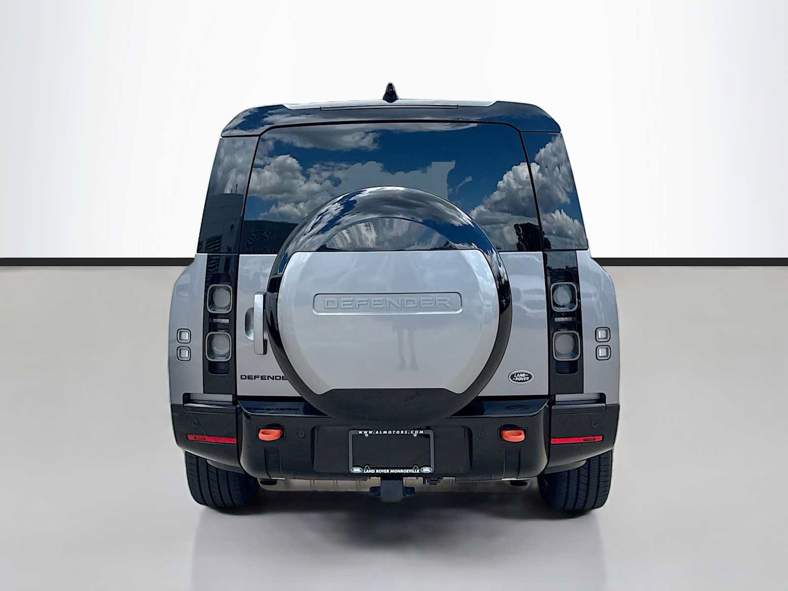 Certified 2023 Land Rover Defender 130 X AWD/4WD image 4