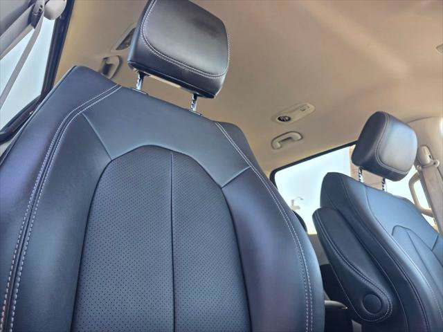 Certified 2024 Chrysler Pacifica Touring-L FWD image 24