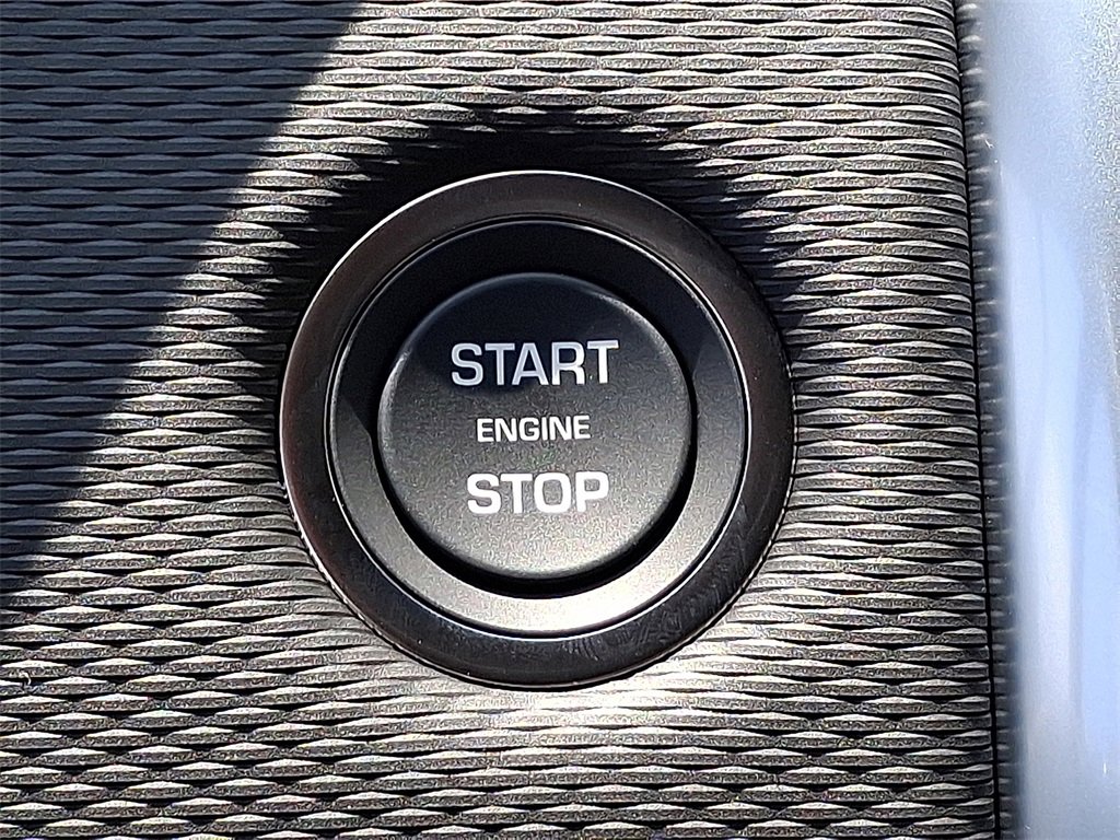 New 2025 Land Rover Discovery Dynamic SE image 17