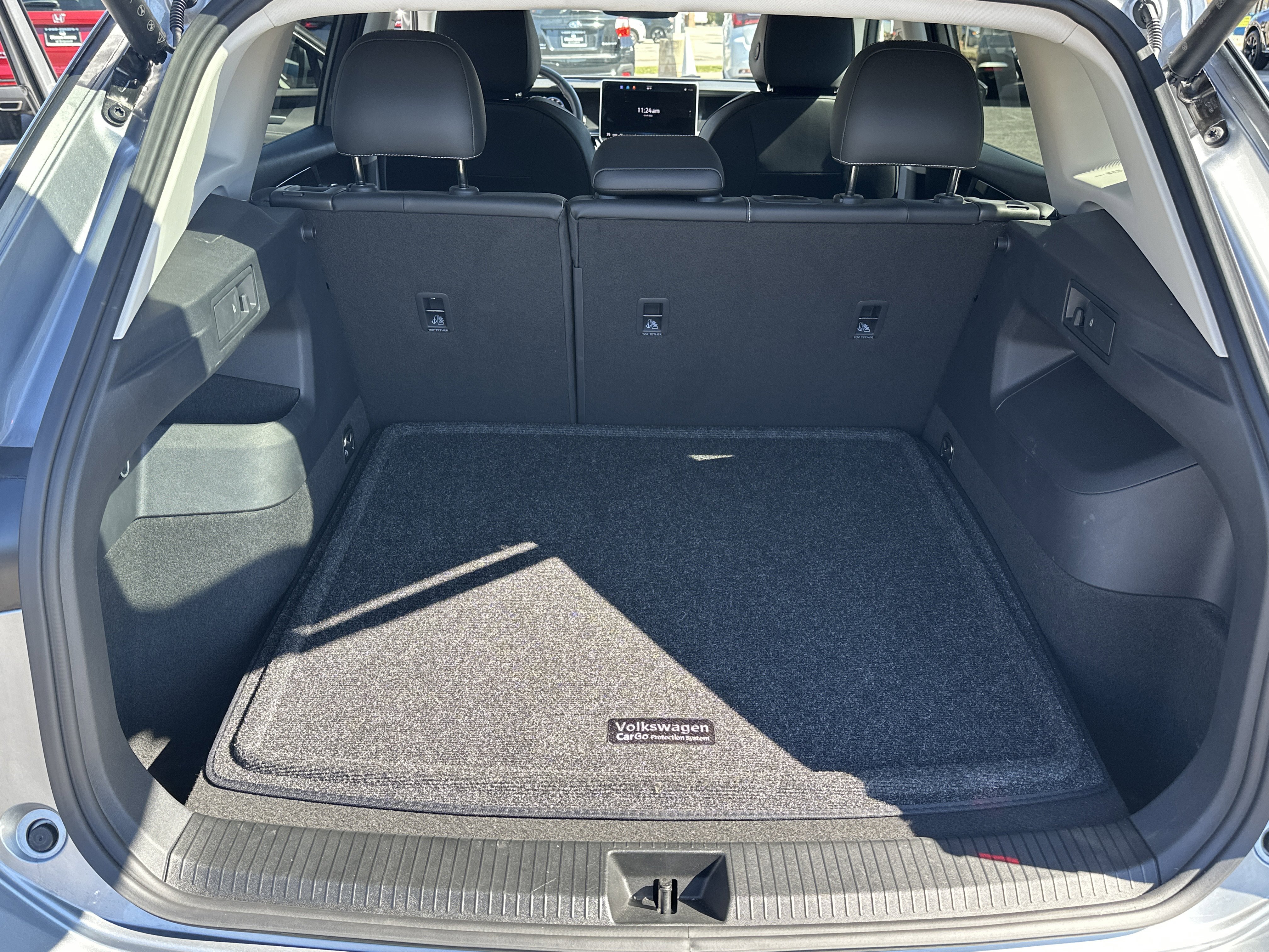 Certified 2025 Volkswagen Tiguan SE image 16