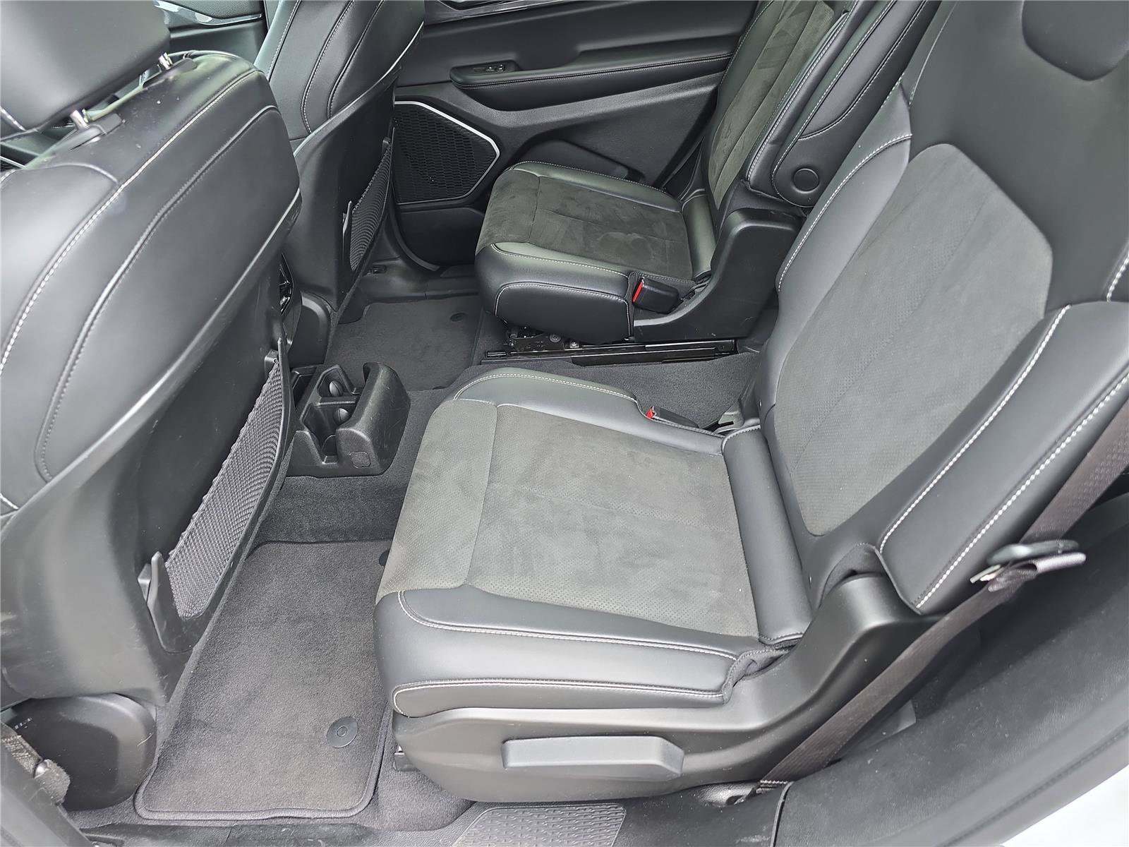 Used 2022 Jeep Grand Cherokee L Laredo AWD/4WD image 15