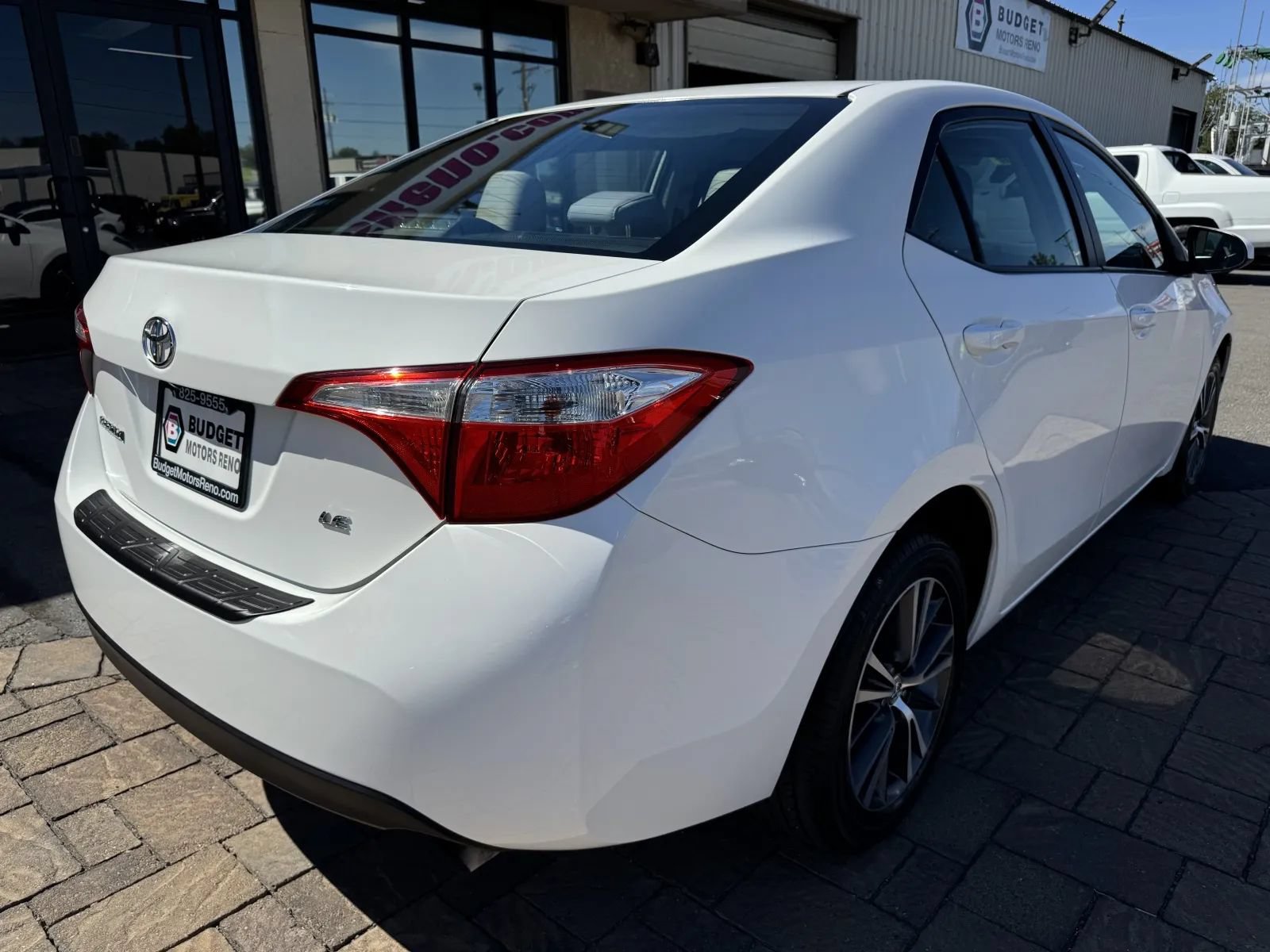 Used 2016 Toyota Corolla LE FWD image 2