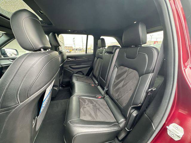 Certified 2024 Jeep Grand Cherokee Altitude image 24