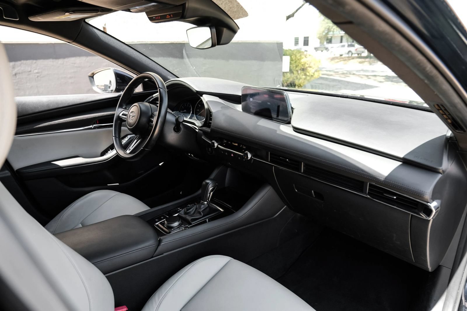 Used 2019 MAZDA MAZDA3 Hatchback w/ Preferred Package FWD image 11