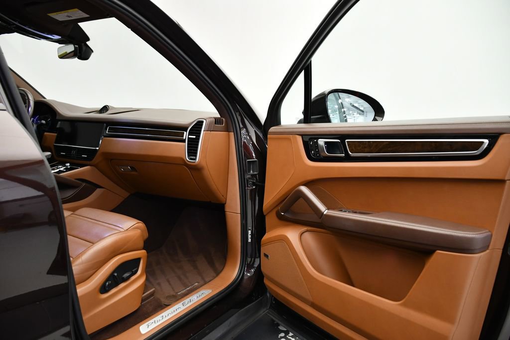 Used 2023 Porsche Cayenne Platinum Edition image 49