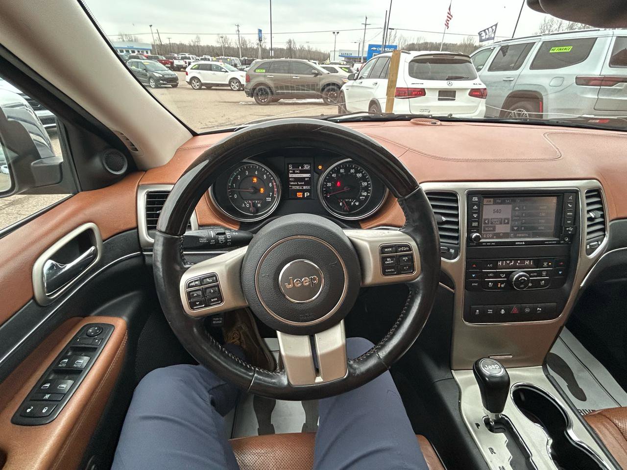 Used 2011 Jeep Grand Cherokee Overland Summit image 30