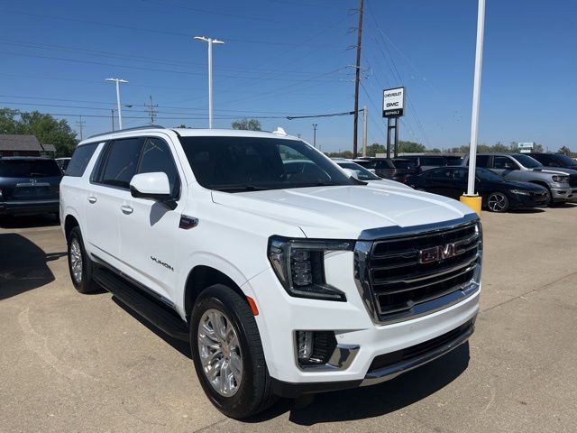 Used 2022 GMC Yukon XL SLT w/ SLT Premium Package AWD/4WD image 3