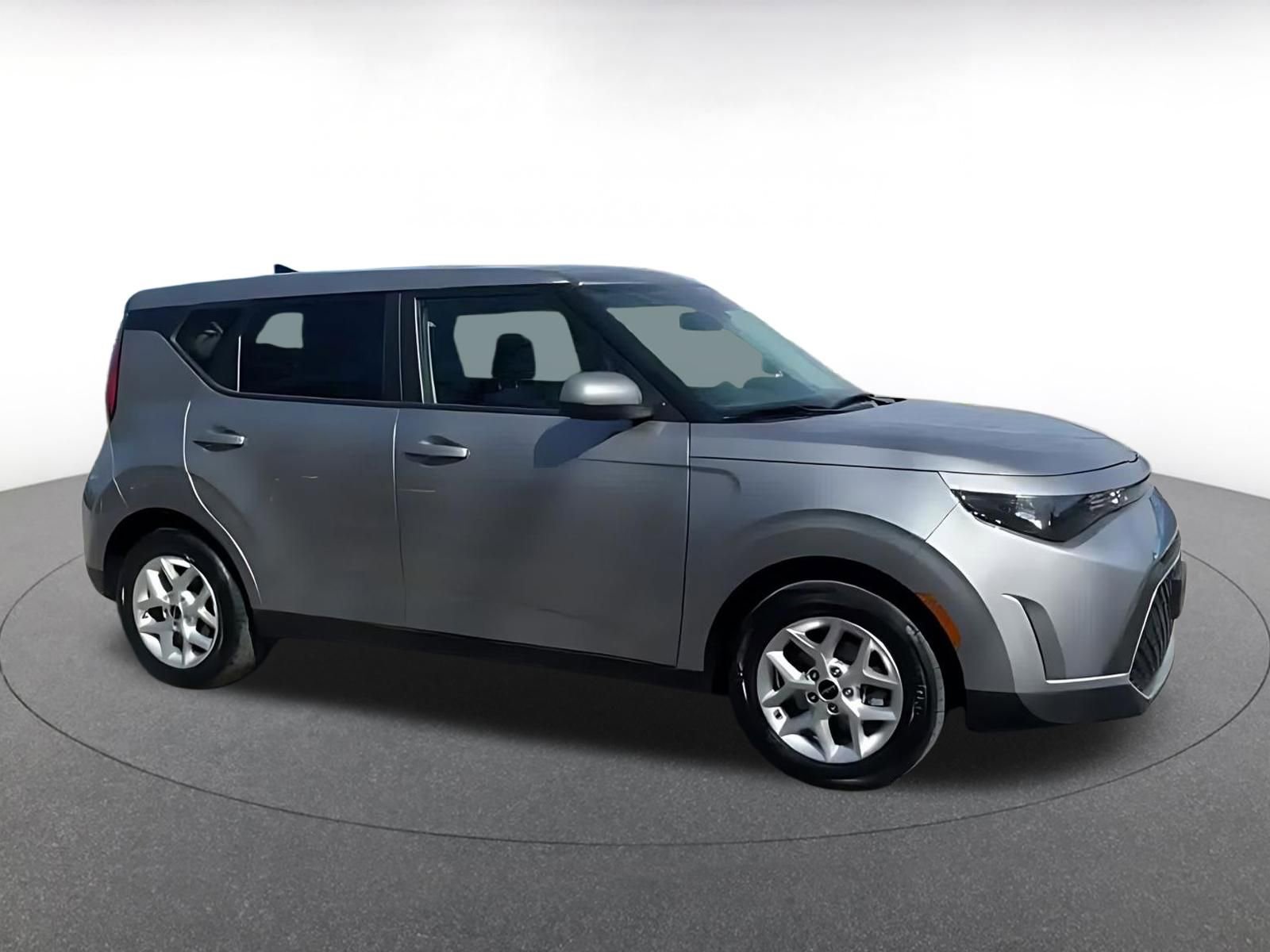 Used 2025 Kia Soul LX w/ LX Technology Package image 8