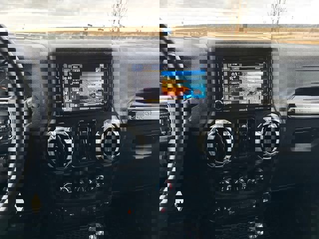 Used 2017 Jeep Wrangler Unlimited Sahara w/ Connectivity Group image 18