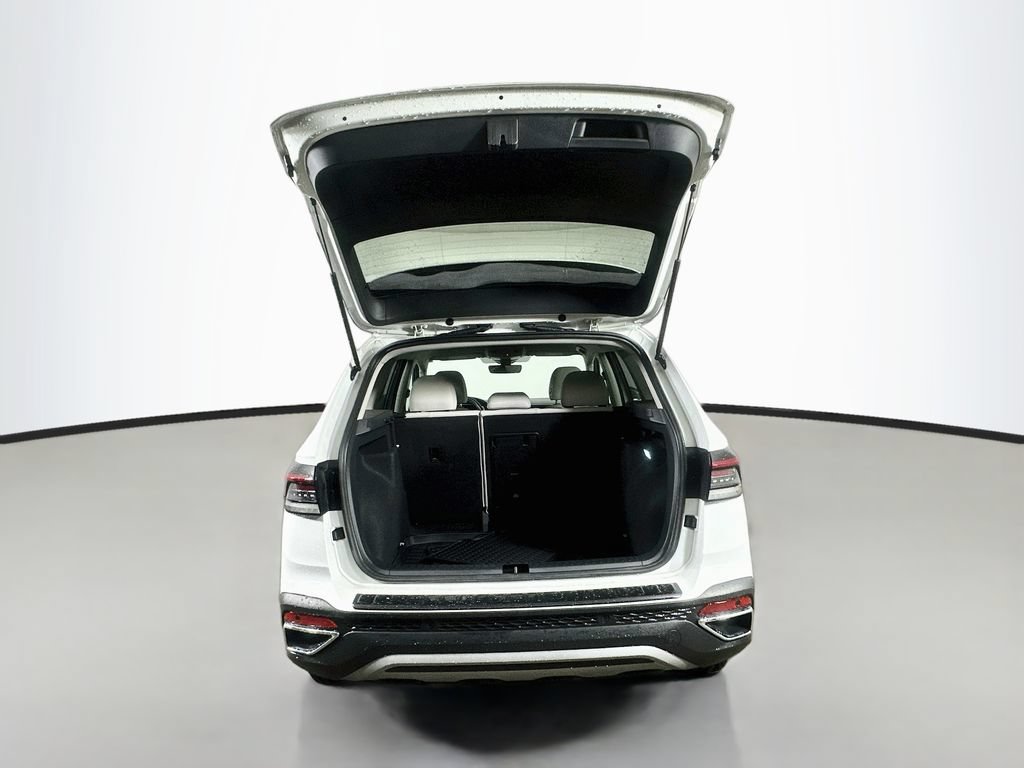 Used 2025 Volkswagen Taos SE FWD image 34