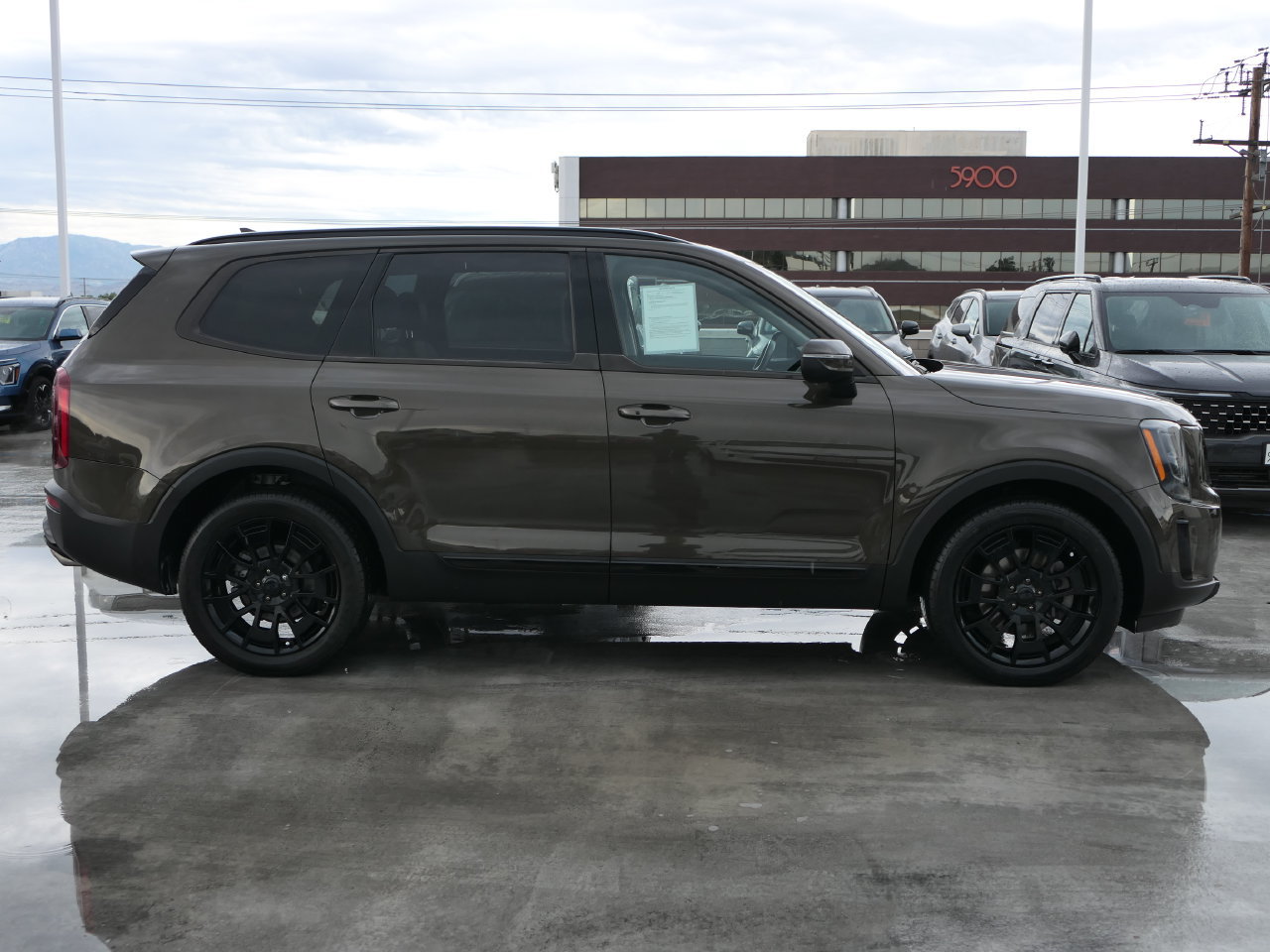 Used 2021 Kia Telluride EX w/ EX Premium Package AWD/4WD image 2