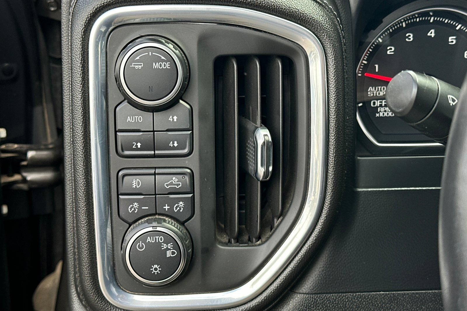 Used 2021 Chevrolet Silverado 1500 RST AWD/4WD image 34
