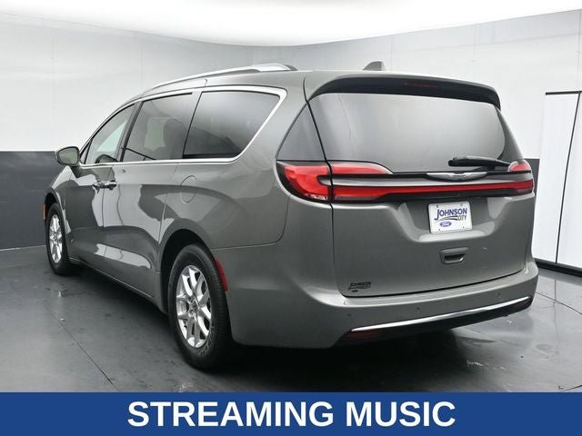 Used 2021 Chrysler Pacifica Touring-L image 8