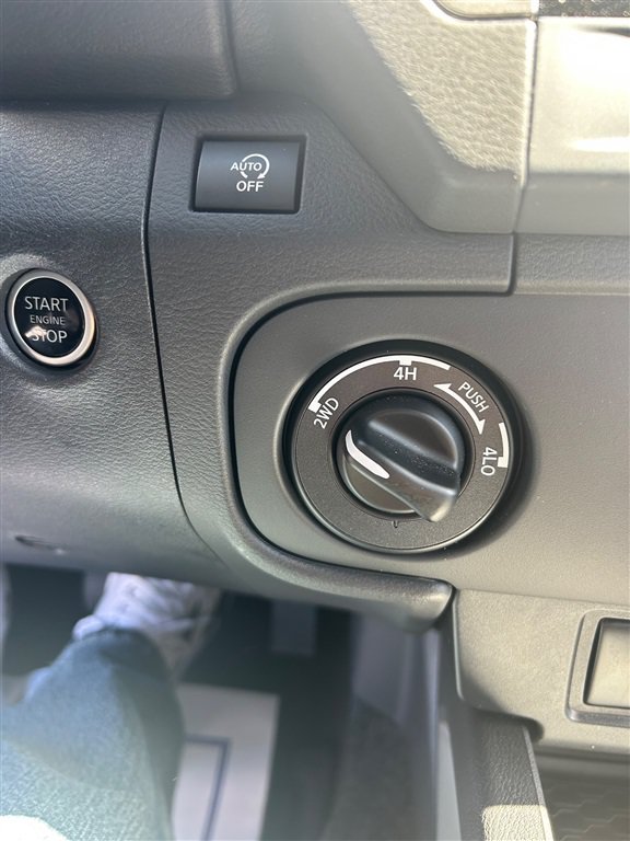Used 2025 Nissan Frontier SV AWD/4WD image 12