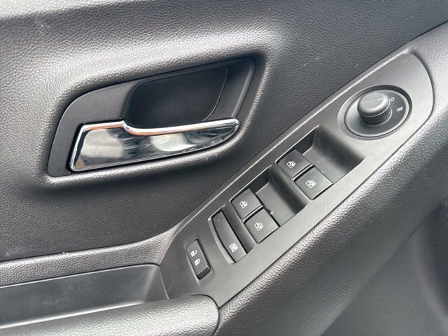 Used 2019 Chevrolet Trax LT w/ LT Convenience Package image 13