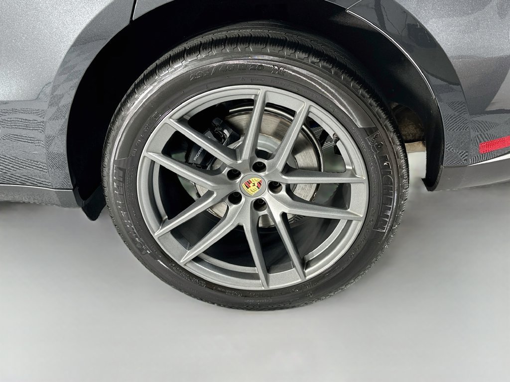 Certified 2024 Porsche Macan AWD/4WD image 33