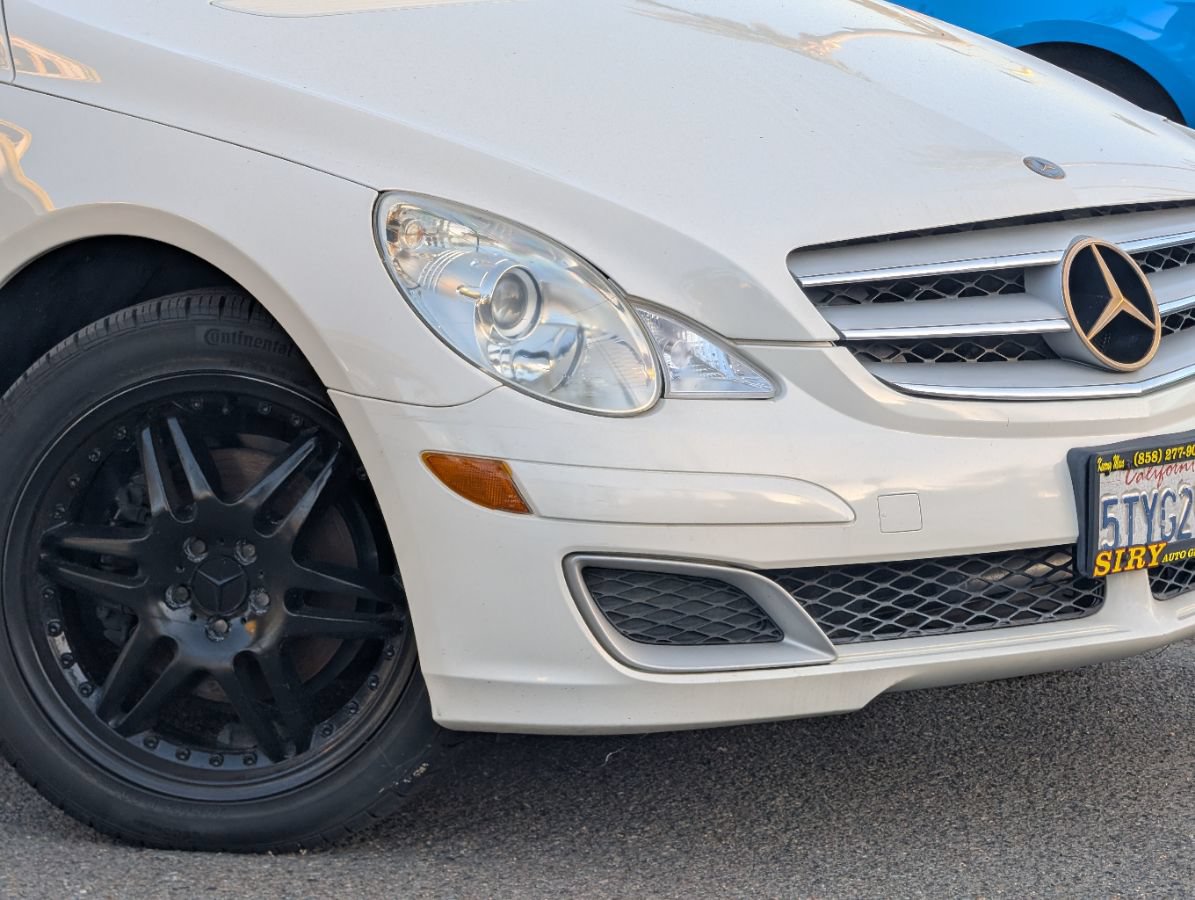Used 2006 Mercedes-Benz R 350 4MATIC w/ Trim Pkg image 3