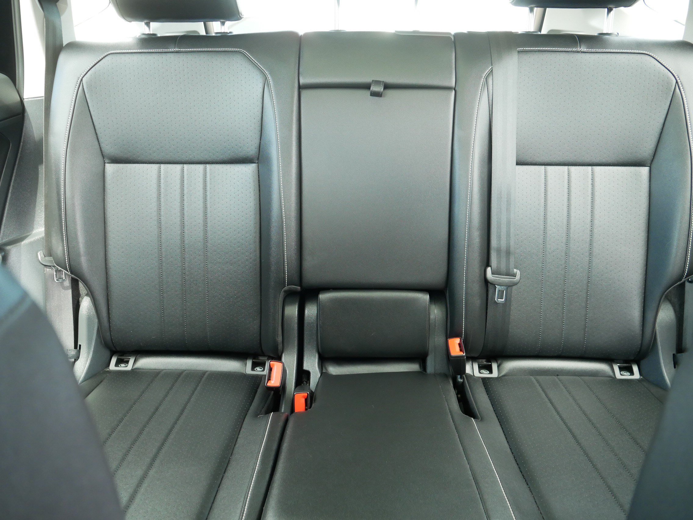 Used 2022 Volkswagen Tiguan SE w/ Panoramic Sunroof Package AWD/4WD image 13
