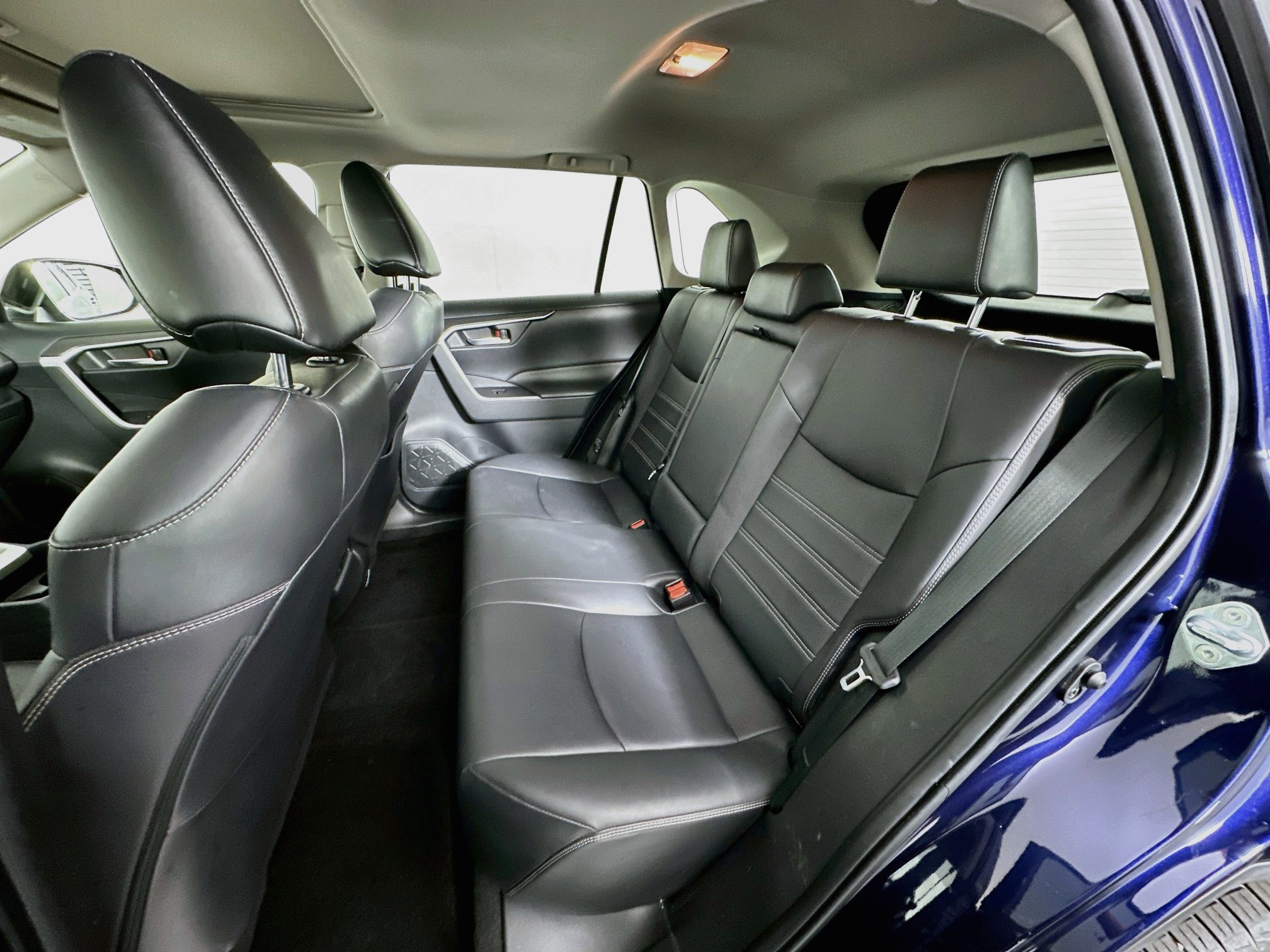 Used 2019 Toyota RAV4 XLE Premium FWD image 27