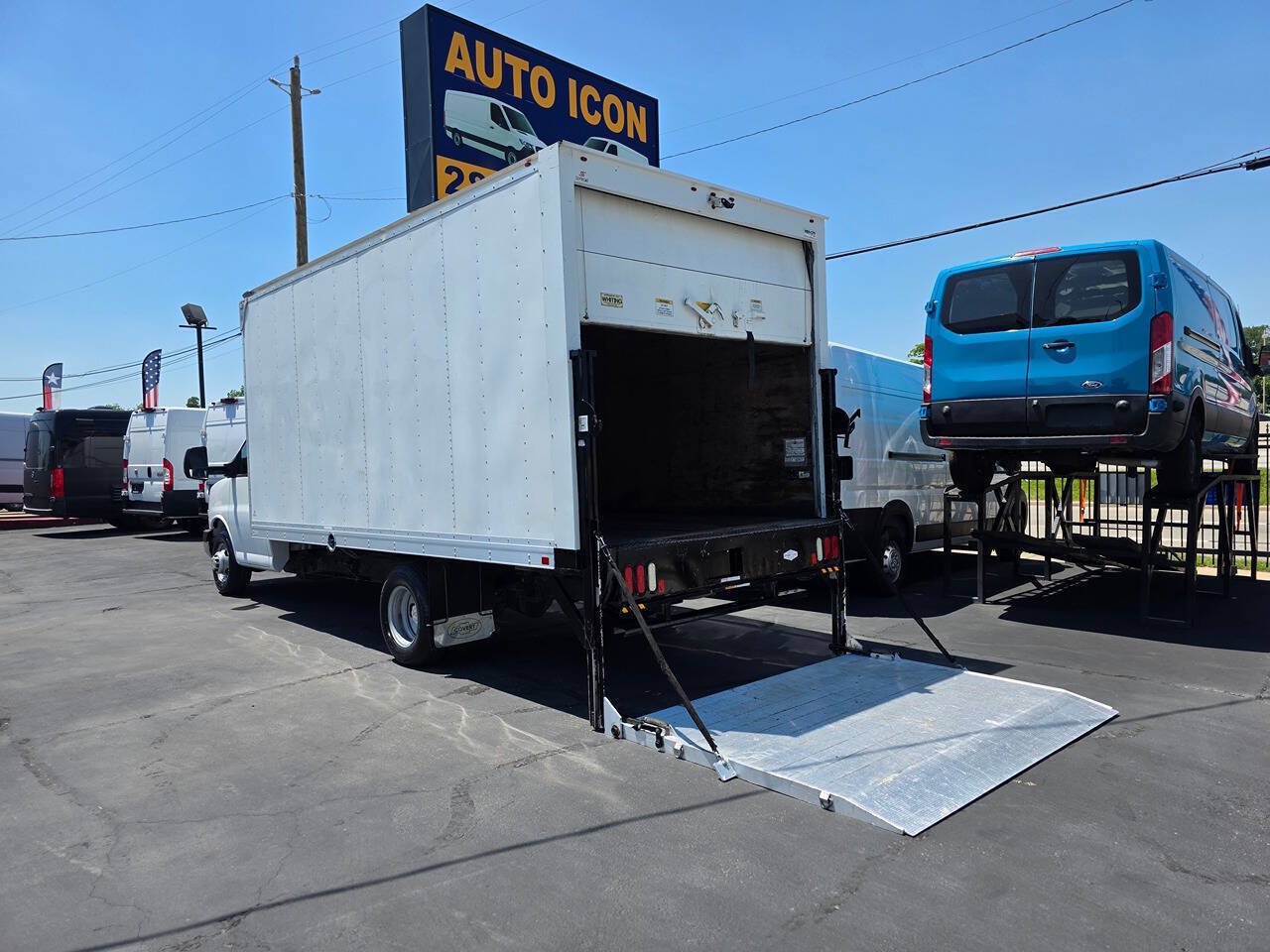 Used 2020 Chevrolet Express 3500 Extended w/ Power Convenience Package RWD image 2