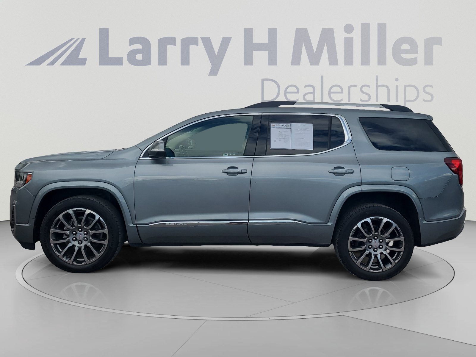 Used 2023 GMC Acadia Denali FWD image 2