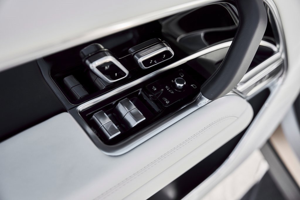 Used 2026 Land Rover Range Rover Long Wheelbase SE image 30