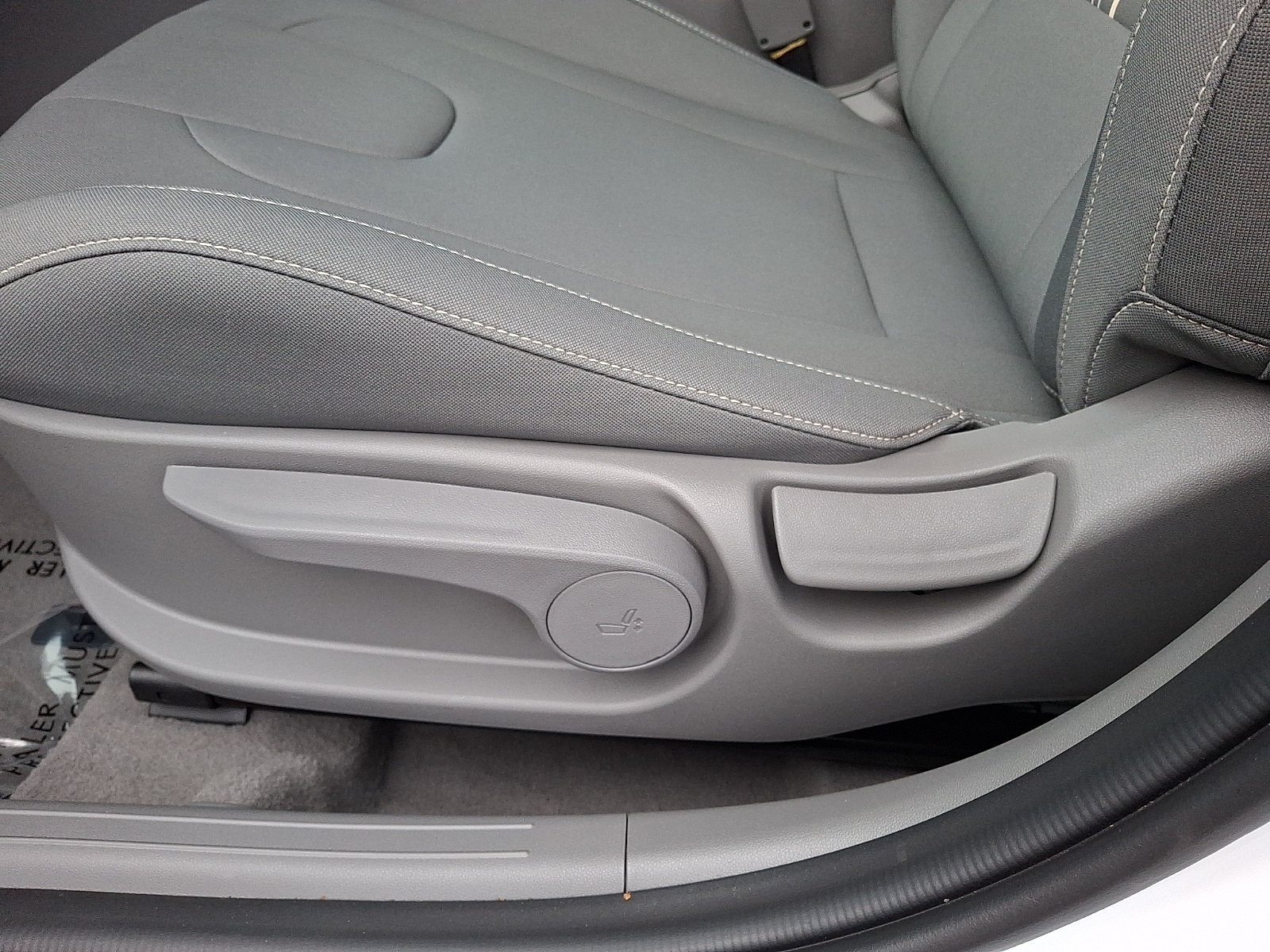 Certified 2024 Hyundai Elantra SEL FWD image 14