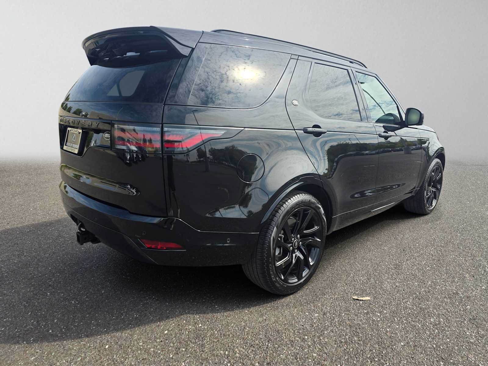 Used 2023 Land Rover Discovery S R-Dynamic AWD/4WD image 3