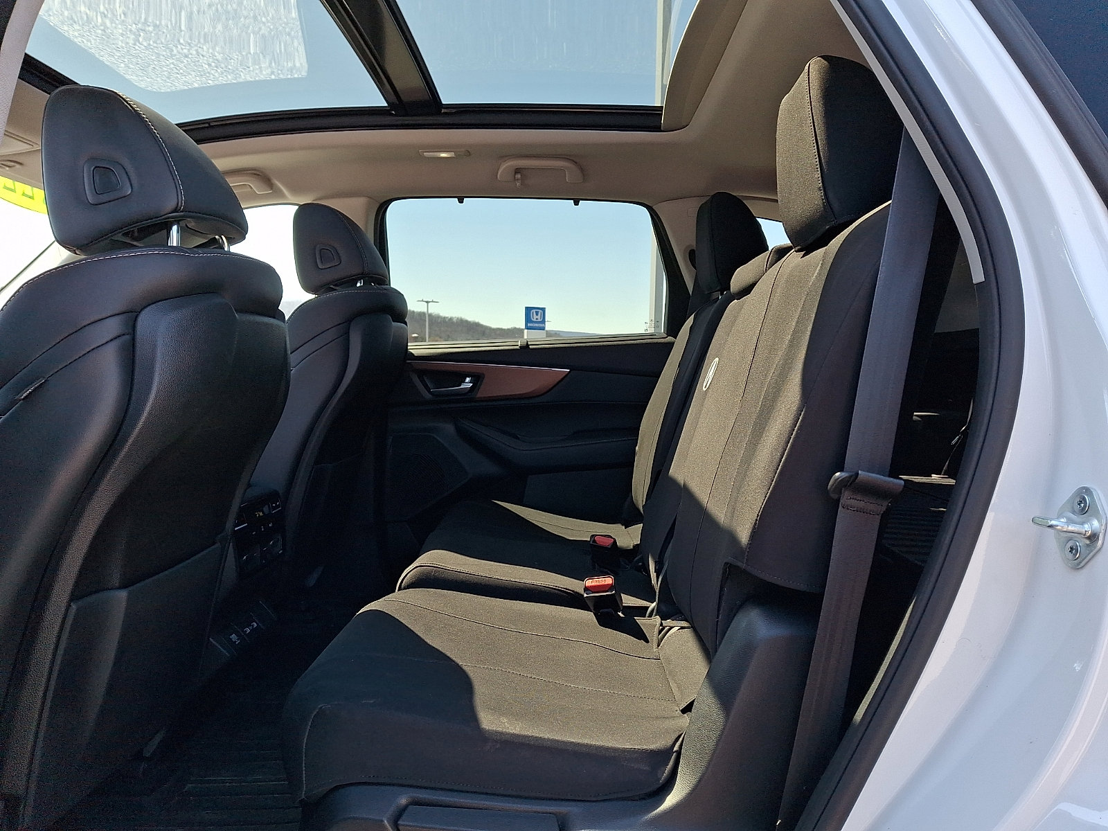 Used 2022 Acura MDX SH-AWD w/ Technology Package image 9