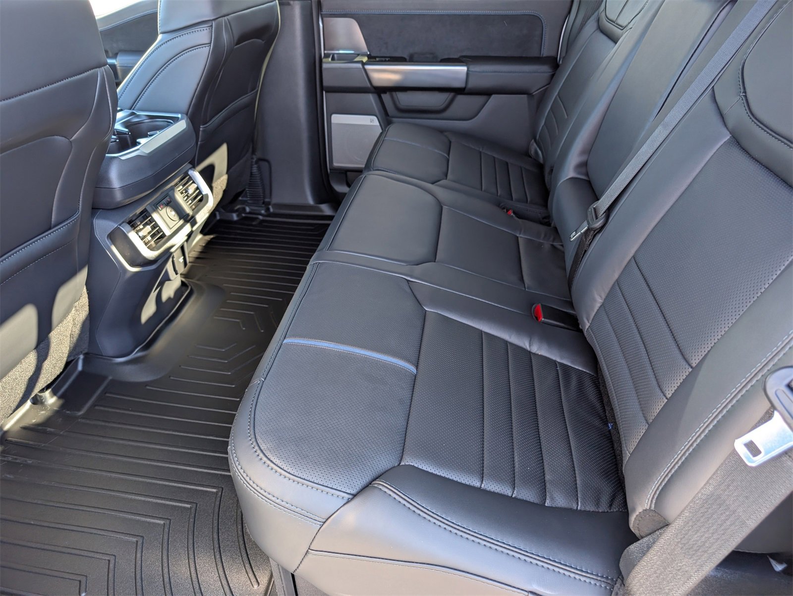 New 2025 Ford F150 Platinum w/ FX4 Off-Road Package image 27