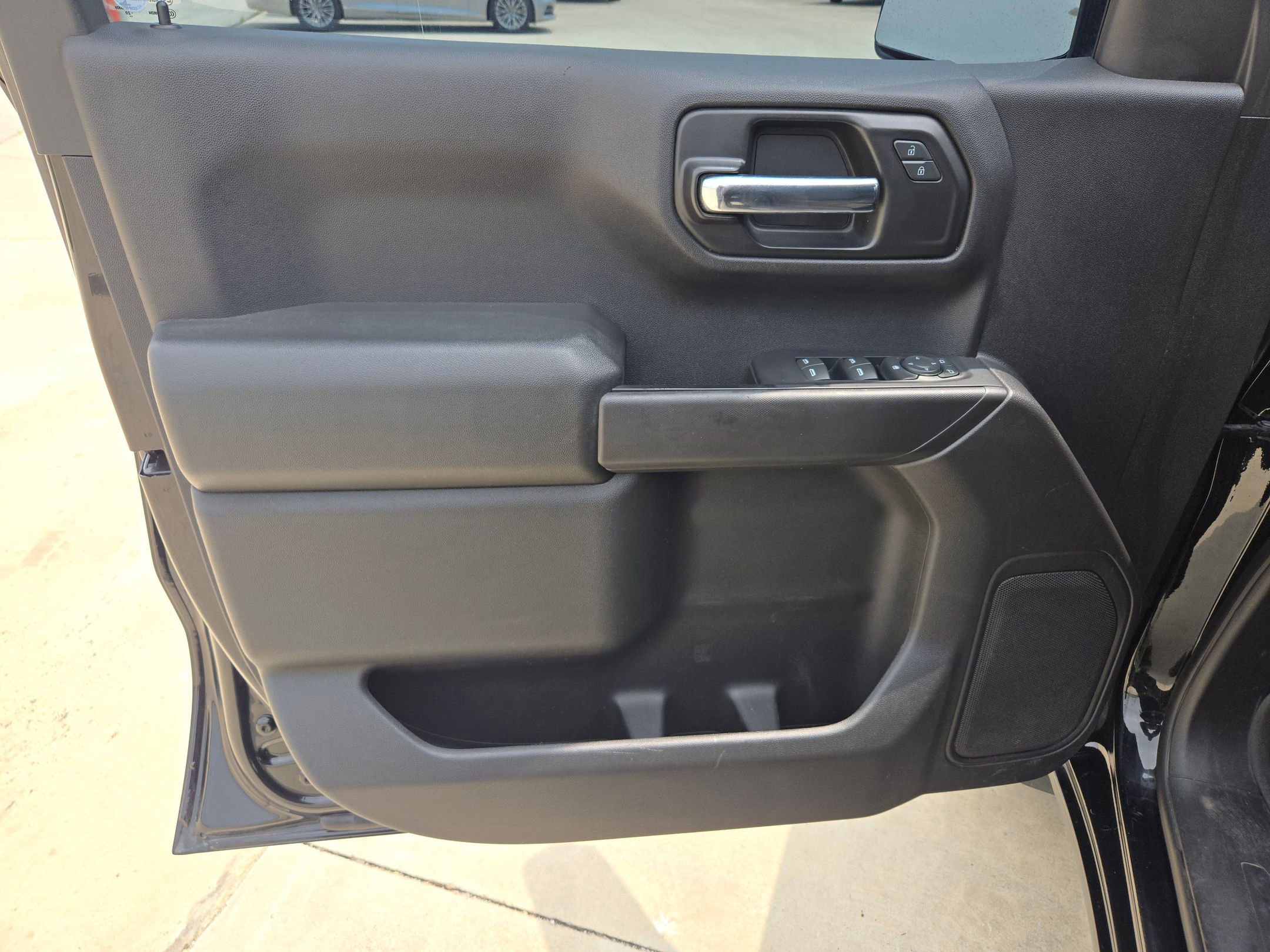 Used 2020 Chevrolet Silverado 1500 Custom w/ Custom Value Package RWD image 11