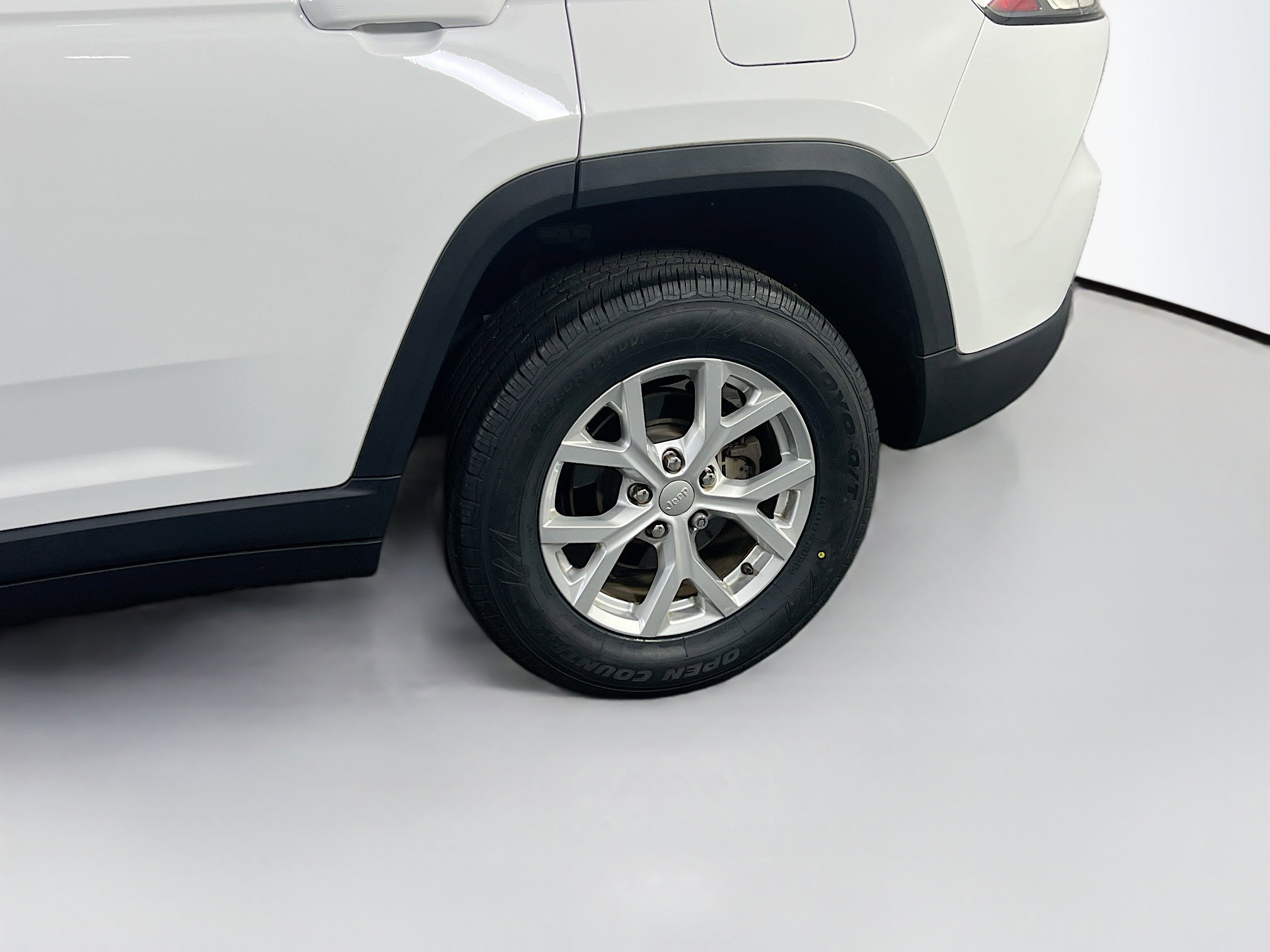 Used 2023 Jeep Grand Cherokee Limited w/ Luxury Tech Group II image 30
