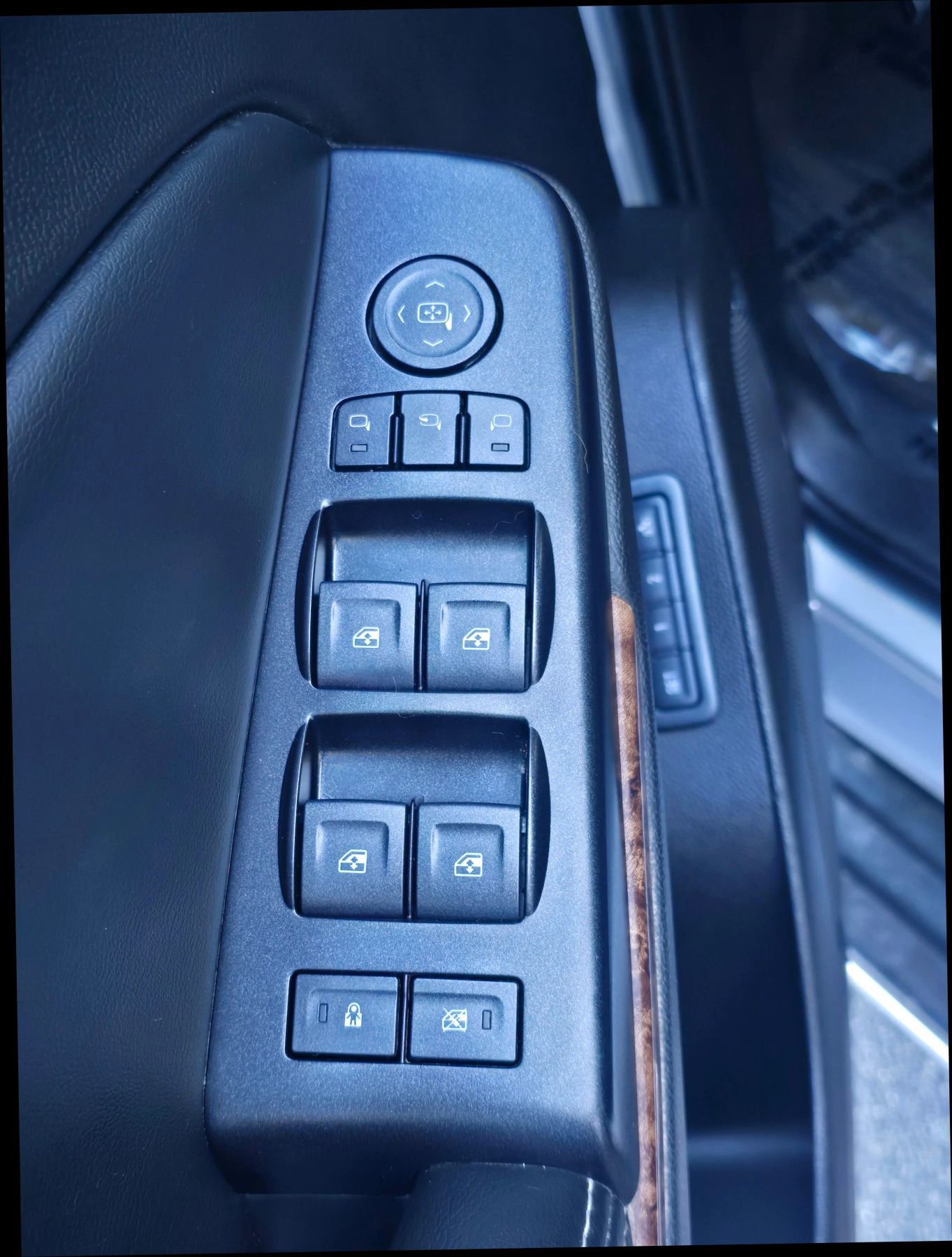 Used 2016 Chevrolet Tahoe LTZ image 19