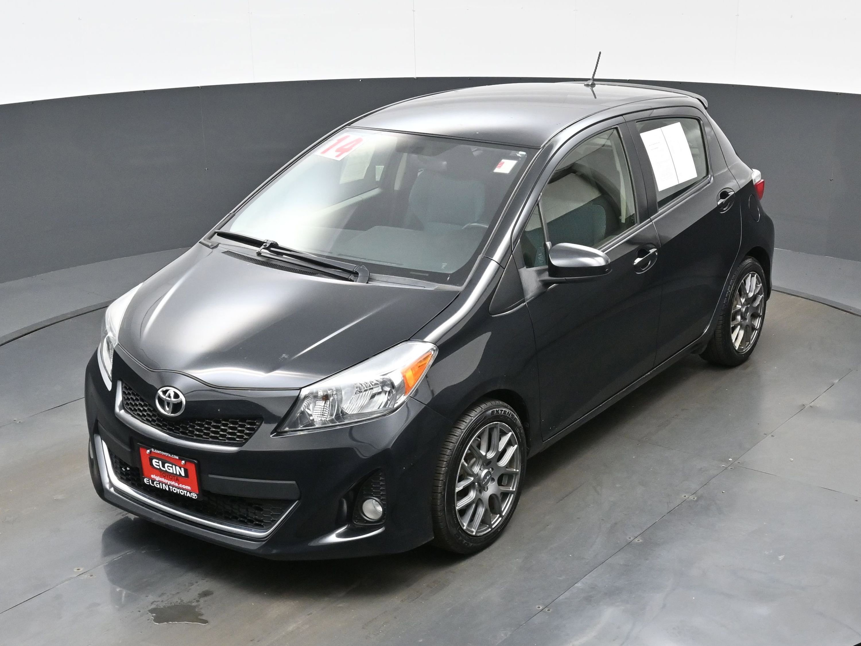 Used 2014 Toyota Yaris SE FWD image 32