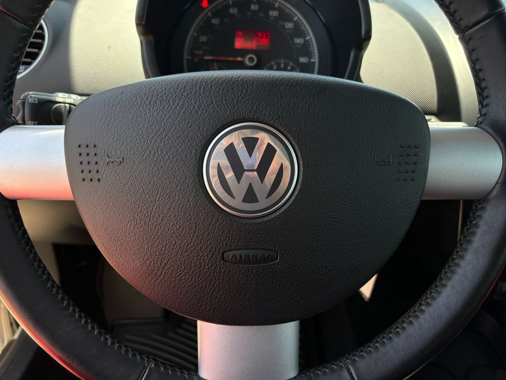Used 2009 Volkswagen Beetle Blush FWD image 14