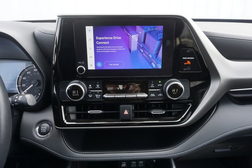 Used 2023 Toyota Highlander LE image 9