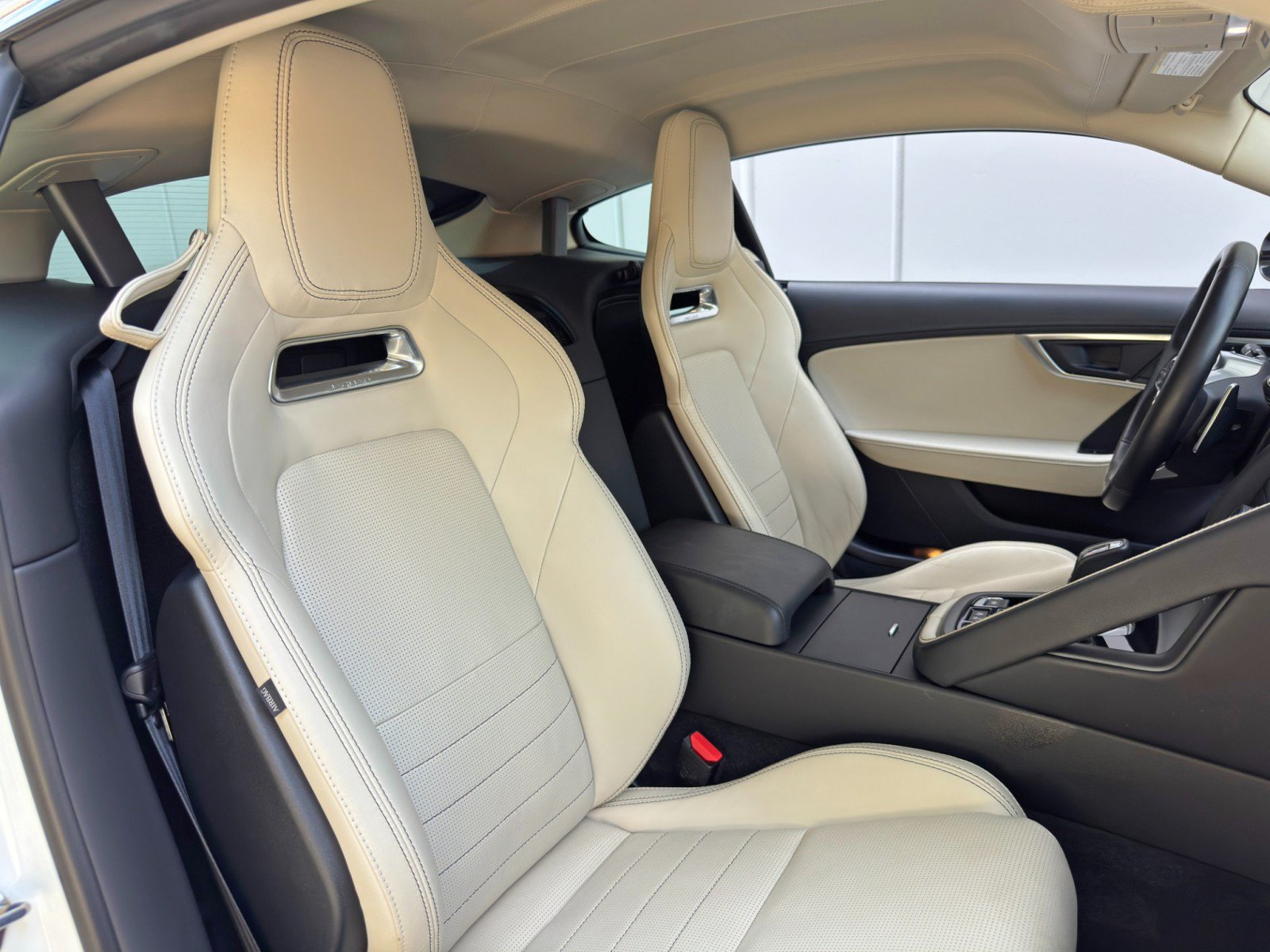 Used 2019 Jaguar F-TYPE R-Dynamic RWD image 39