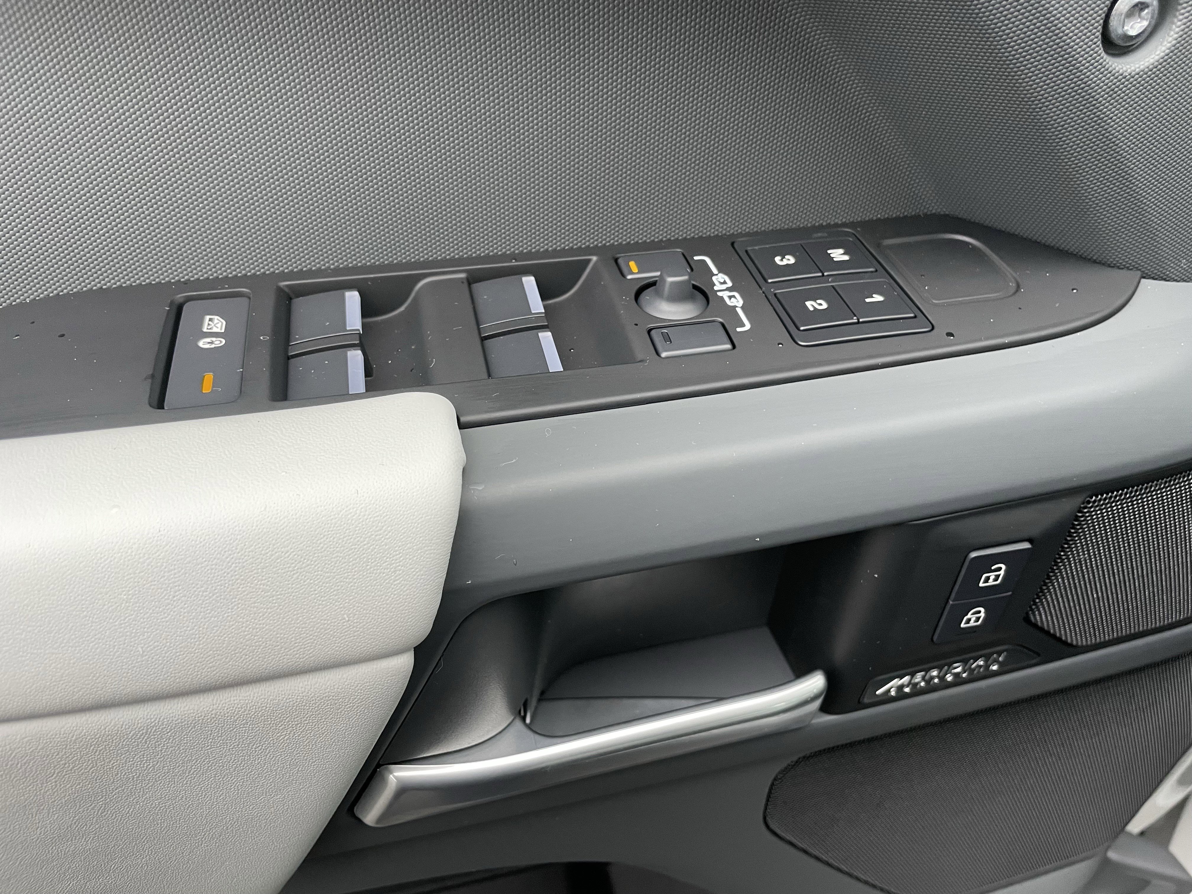 New 2026 Land Rover Defender 110 X-Dynamic SE image 11