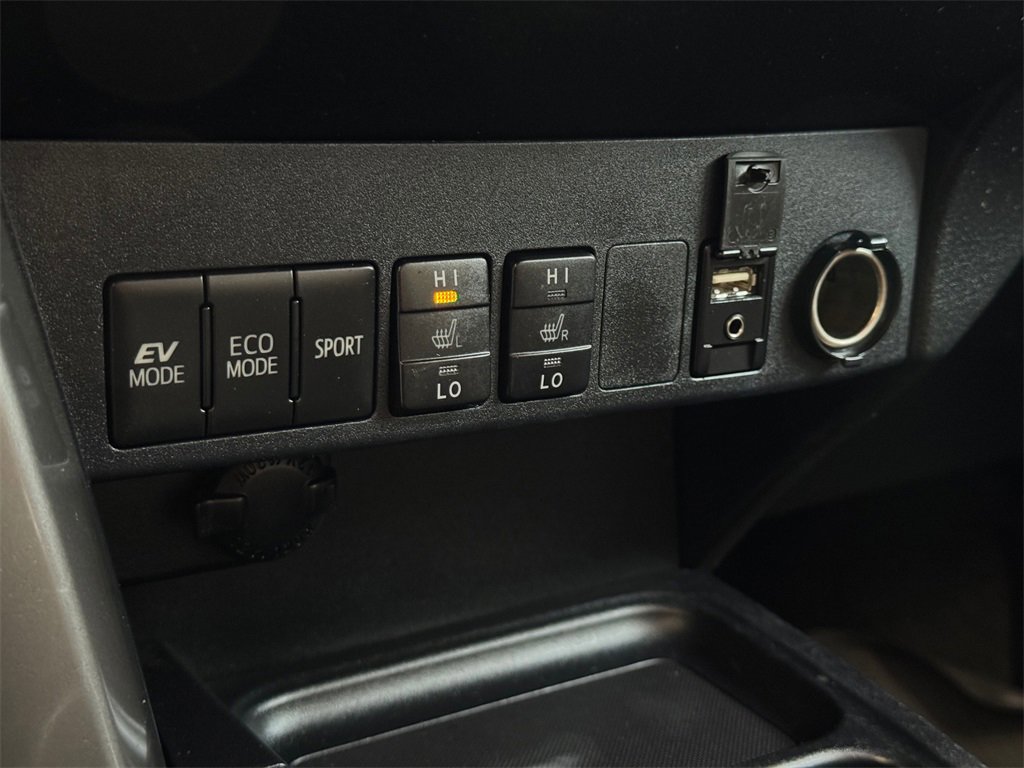 Used 2016 Toyota RAV4 Limited image 28