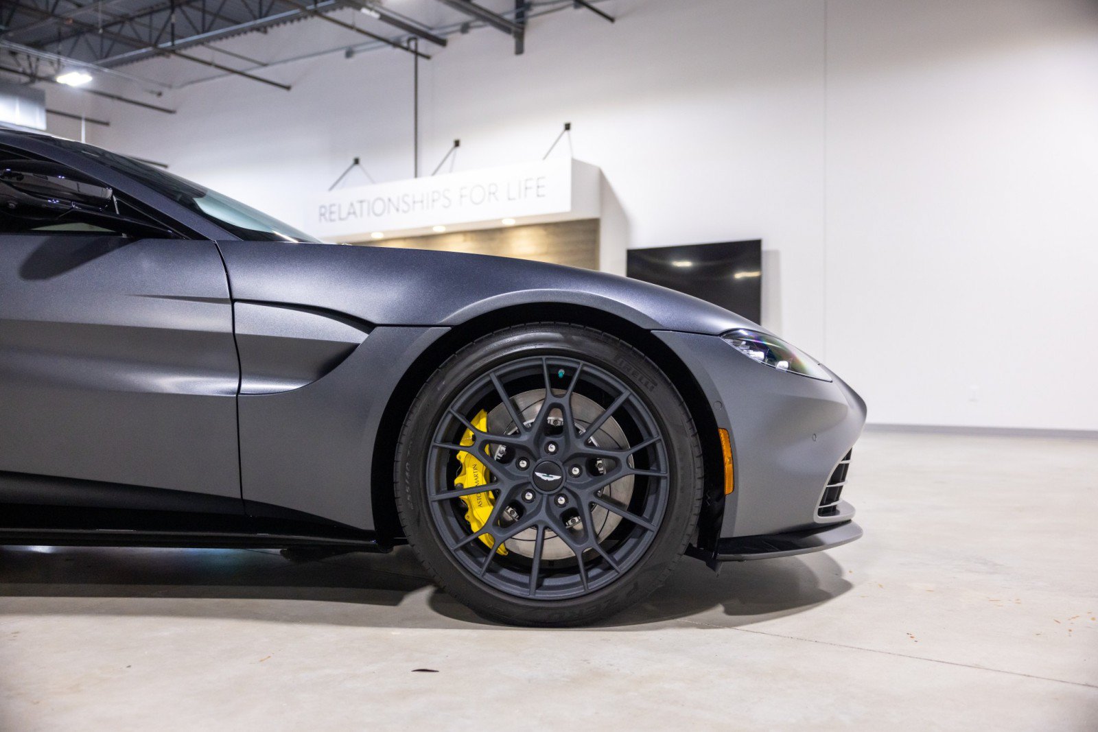 Used 2022 Aston Martin V8 Vantage Coupe RWD image 22